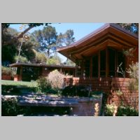 Sidney Bazett House (1939), Hillsborough, California, photo Carl L. Thurman, Wikipedia.jpg